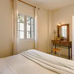 Liakas Village アパート *